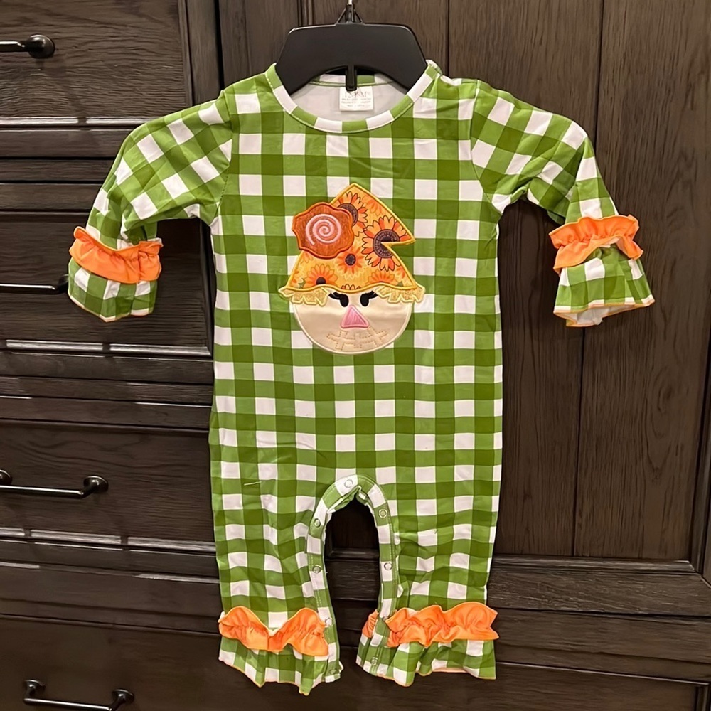 Romper w/scarecrow design, girls, NWOT, 12-18mos​